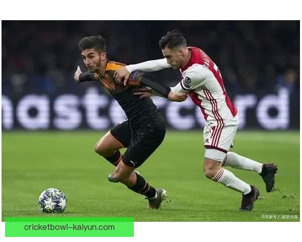 拉菲尼亚近期状态回暖，家庭生活引发球迷关注