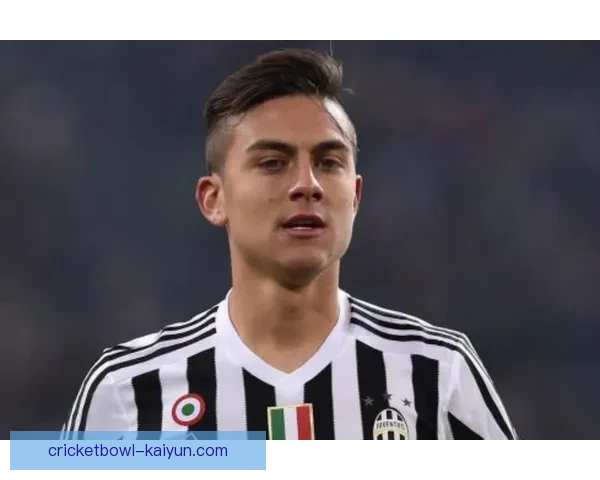 迪巴拉在近期比赛中的前锋端表现持续提升,成为球队进攻核心。 迪巴拉在近期比赛中的前锋端表现持续提升,成为球队进攻核心。