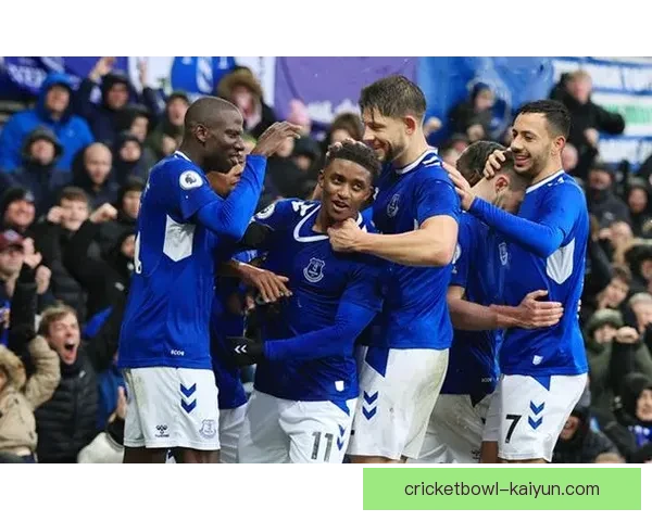 英超埃弗顿队近期状态回暖，表现稳健引人关注